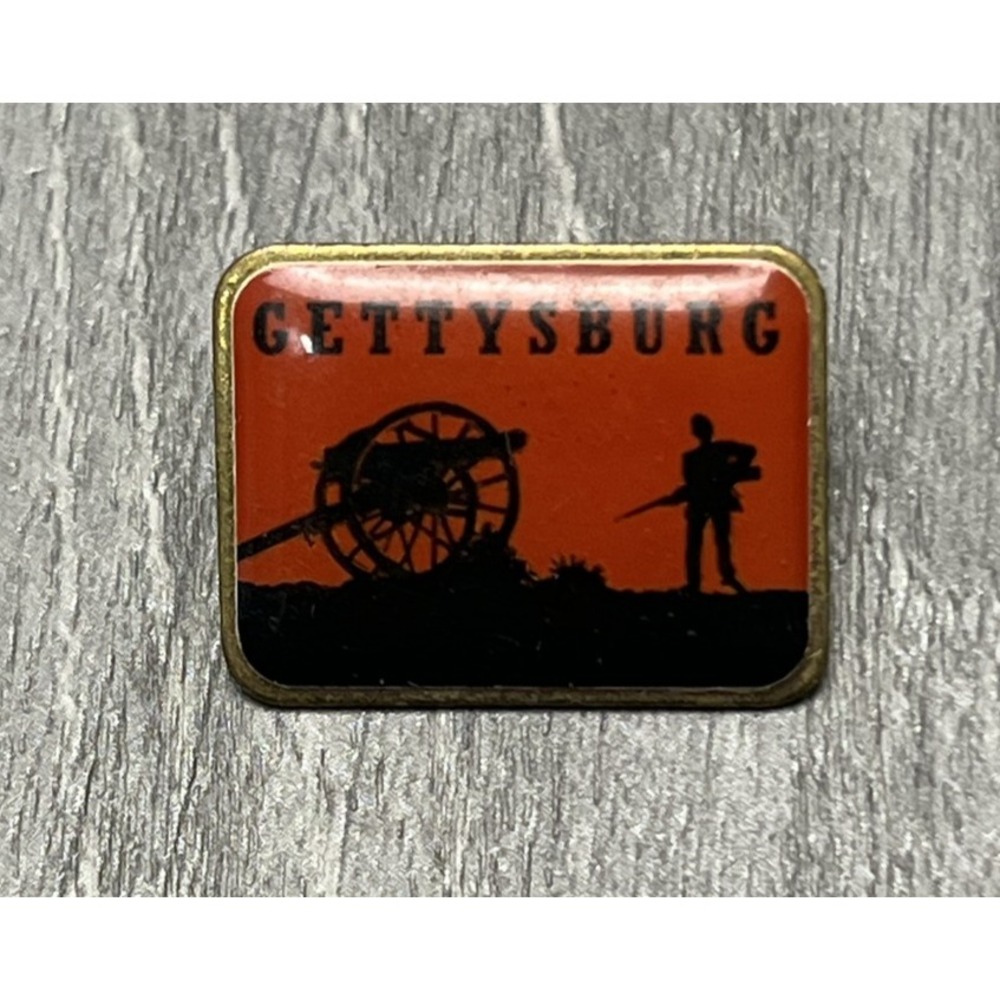Vintage Gettysburg Battlefield Soldier Cannon Enamel Lapel Pin Made in USA